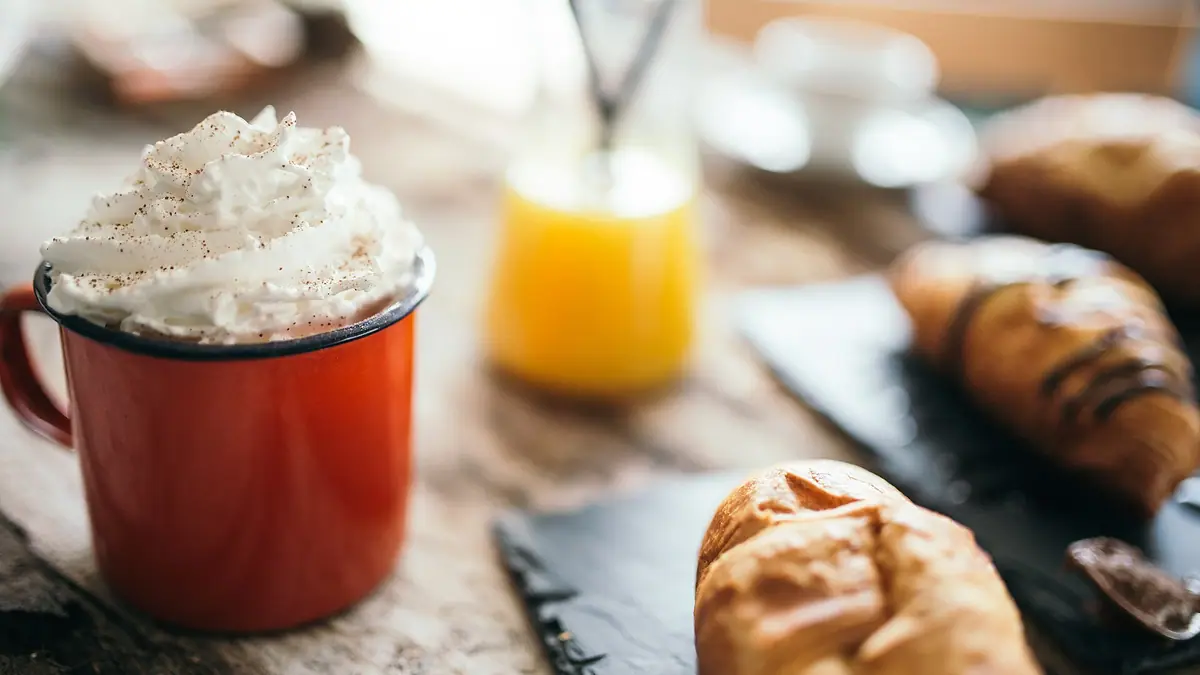Hook Cafe and Bakery – bakery & café in Hook, London